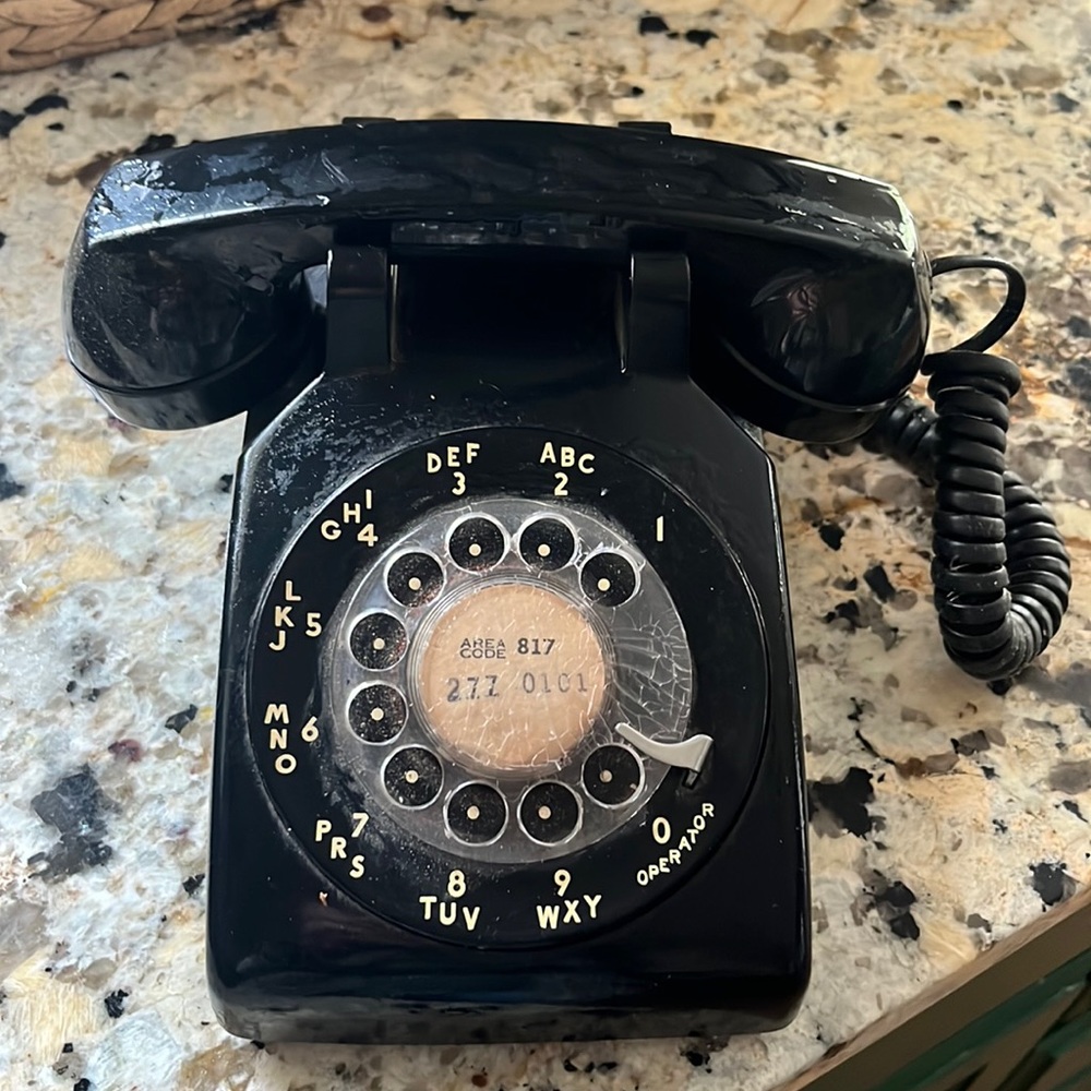 Old school rotary phone 📞